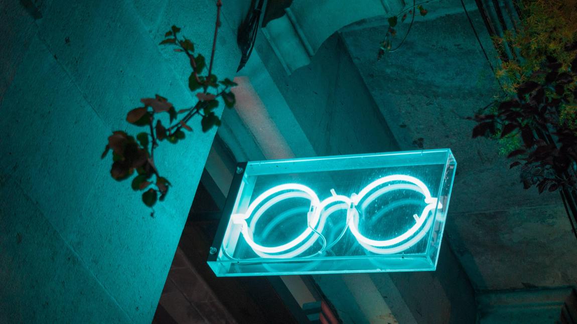 Beispiel-Slide: Brillenkollektion auf dem Schaufenster-Bildschirm